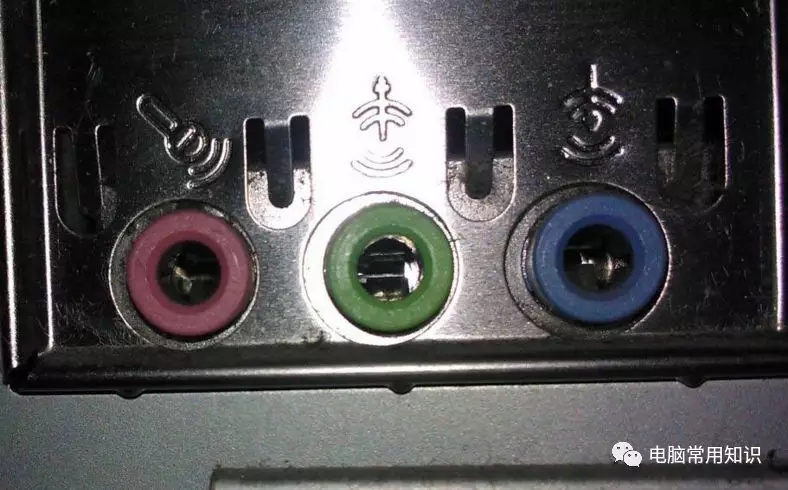 音箱和麦克线如何连接电脑？